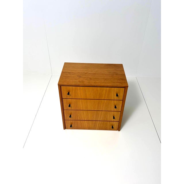 Mid-Century Modern Vintage Chest of Drawers in Oak For Sale - Image 3 of 16