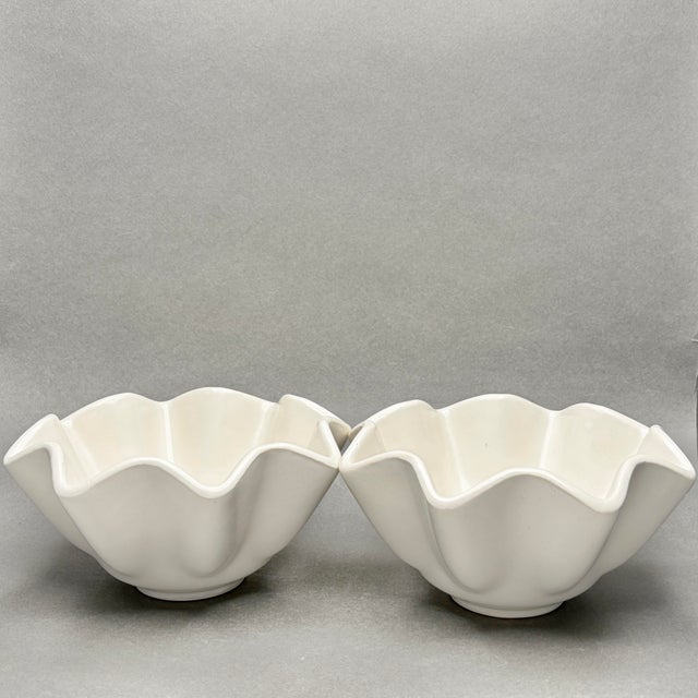 Mid-Century Modern Vintage White Hull Pottery Fluted Star Serving Bowls Pair For Sale - Image 3 of 10