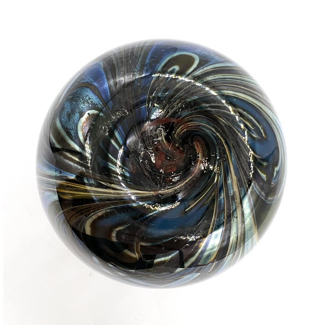 Vintage Signed Hawaiian Studio Art Glass Vase – Iridescent Pulled Feather Swirl – Contemporary, Modern Organic For Sale In Houston - Image 6 of 10
