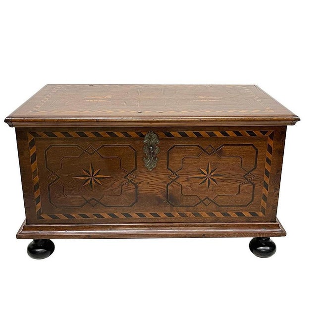Dutch Oak Blanket Chest with Intarsia Pigeon Pattern, 1890 For Sale - Image 4 of 16