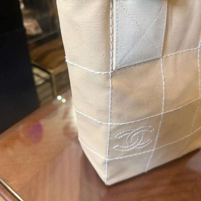 A Vintage 2000s Chanel Beige Canvas Tote Bag in Excellent Condition For Sale - Image 9 of 17