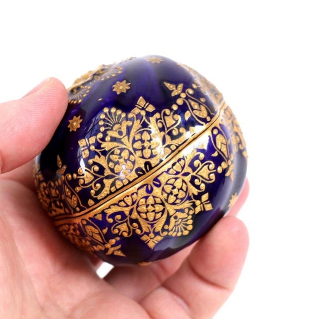 Antique Spherical Cobalt Blue Jewelled Porcelain Trinket Box from Coalport, 1880 For Sale - Image 6 of 11