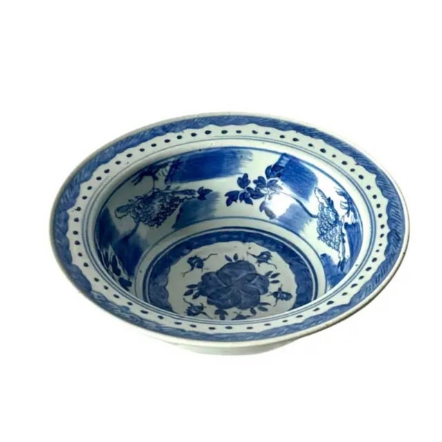 19th Century Chinese Canton Blue and White Porcelain Bowl For Sale - Image 5 of 10