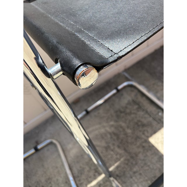 Bauhaus Pair of Vintage Chrome and Black Sling Bar Stools, Bauhaus Style For Sale - Image 3 of 8