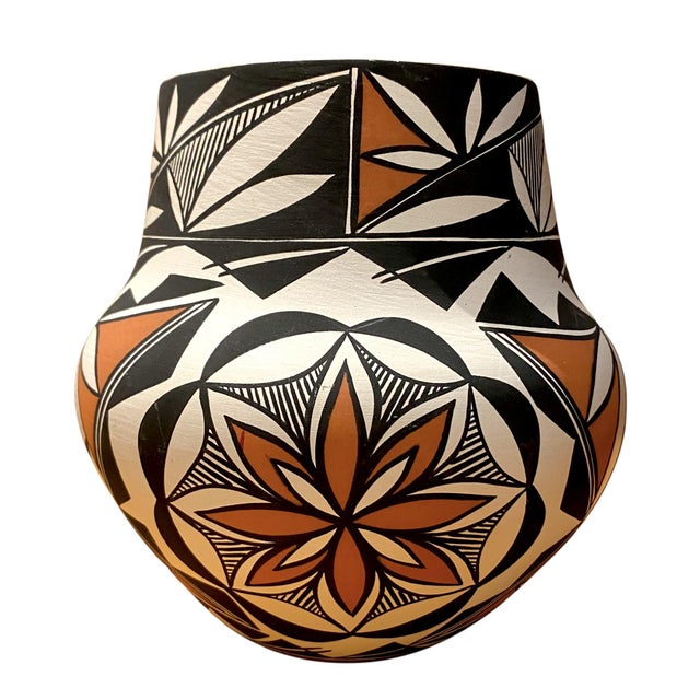 Louise Amos Acoma Pueblo New Mexico Native American Pottery Olla Vase With Heartline Deer Motif, Smithsonian American Indian Museum For Sale - Image 9 of 14