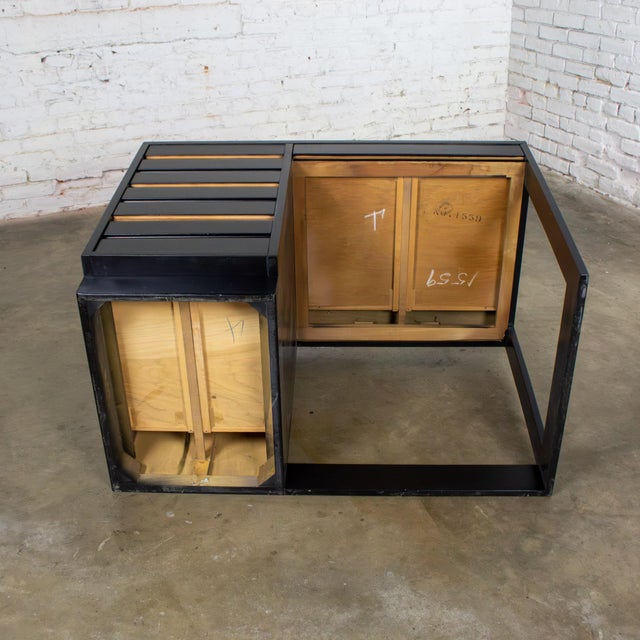 Mid-20th Century MCM Desk by Sligh Furniture Cross Country Line With Black Painted Frame For Sale - Image 16 of 17