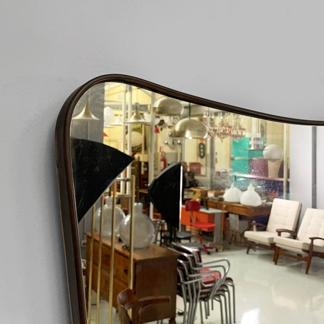 Mid-Century Modern Italian Shaped Wall Mirror in Burnished Brass, 1950s For Sale - Image 6 of 15