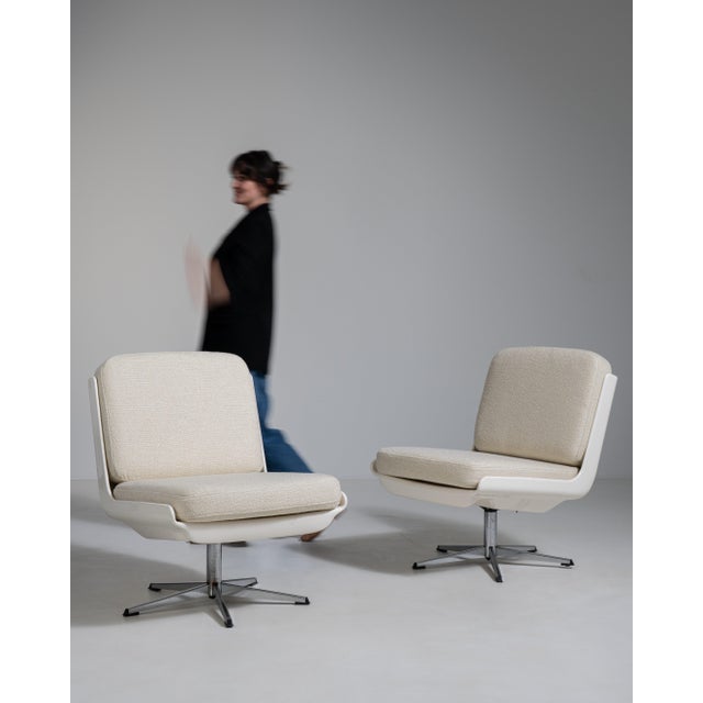Pair of Variopur Space Age Upholstered Swivel Chairs, Antique, Germany, Circa 1970 For Sale - Image 9 of 16
