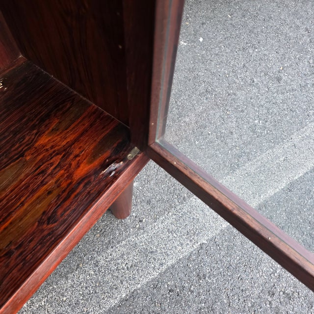 Erik Brouer Rosewood Display Cabinet, Denmark 1960s [Unsigned] For Sale In Washington DC - Image 6 of 9