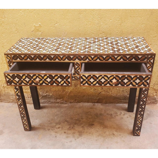 2020s Contemporary Traditional Handmade Moroccan Resin and Walnut Wood Console Table II For Sale - Image 5 of 7