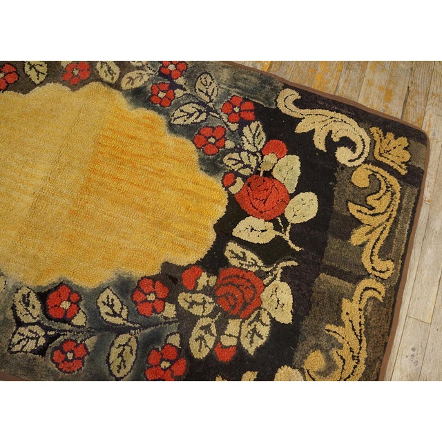 1930s Yellow Roses Medallion Antique American Hooked Rug 2' 8''x5' 0'' Handwoven Wool Carpet For Sale In New York - Image 6 of 18