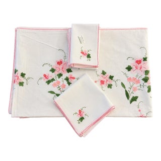 Mid 20th Century Hand-Appliquéd & Embroidered French Floral Tablecloth Napkin Set, Service for 12 For Sale