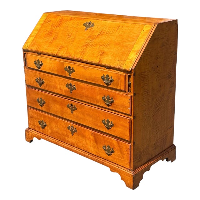 Chippendale New Hampshire Tiger Maple Slant Lid Desk With Full Stepback Interior For Sale