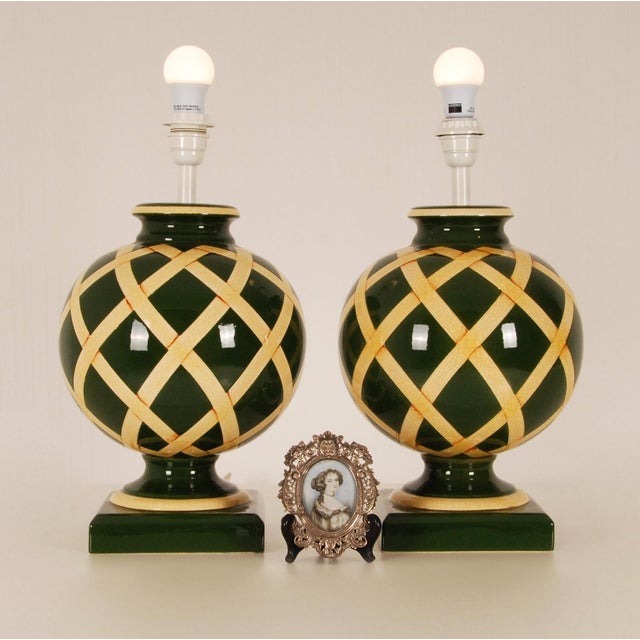 Edward F. Caldwell & Co. Vintage French Table Lamps Country Style Table Lamps Green Cream English - A Pair For Sale - Image 4 of 12