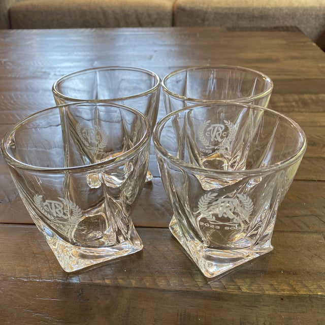 Mid 20th Century Mid 20th Century Sons of Grant Royal Vintage Crystal Cut Whiskey Decanter & 4 Glass Tumbler Set | 5-Piece Barware For Sale - Image 5 of 10