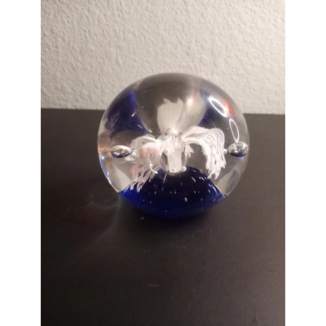 1980s 1980s Dynasty Gallery Heirloom Cobalt Blue & White Sunburst Donut Paper Weight For Sale - Image 5 of 8