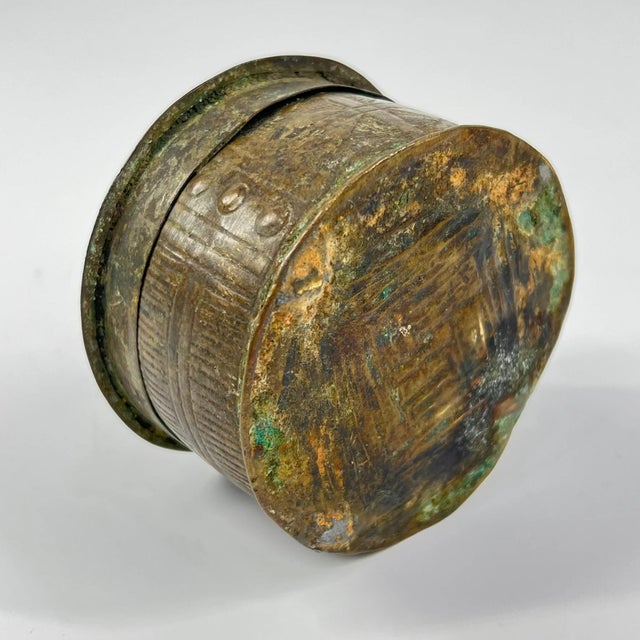 African Early 20th Century Asante Forowa Chased Brass Box Ghana For Sale - Image 3 of 6