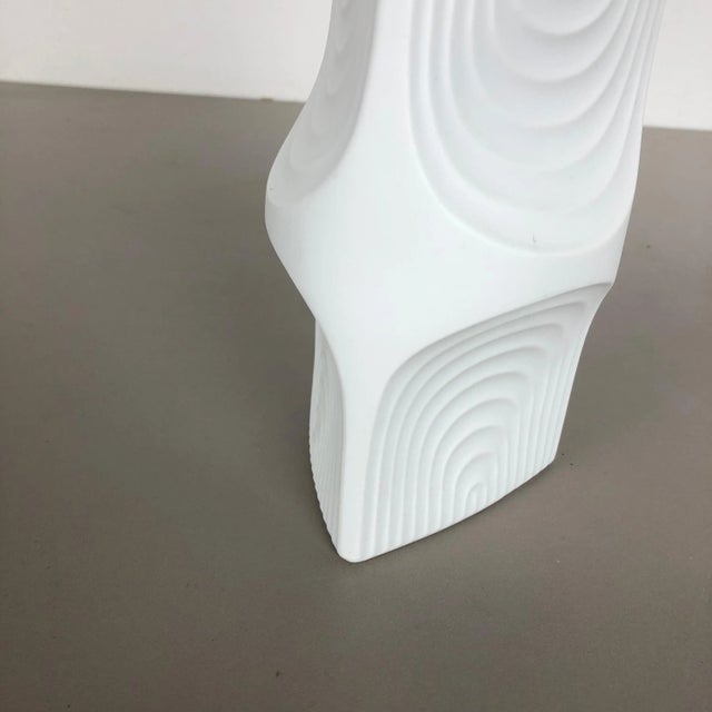 German Op Art Biscuit Porcelain Vase from Ak Kaiser, Germany, 1970s For Sale - Image 12 of 14