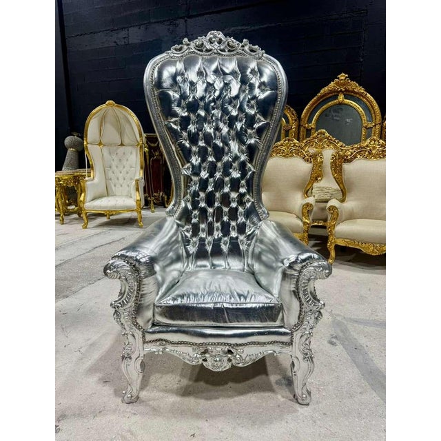 I proudly present this exquisite Chair, meticulously crafted and finished to perfection. Featuring a stunnig hand-carved...