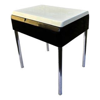 Mod Elba Kidney-Shaped Side Table with Foldable Plastic Top and Chromed Metal Legs For Sale