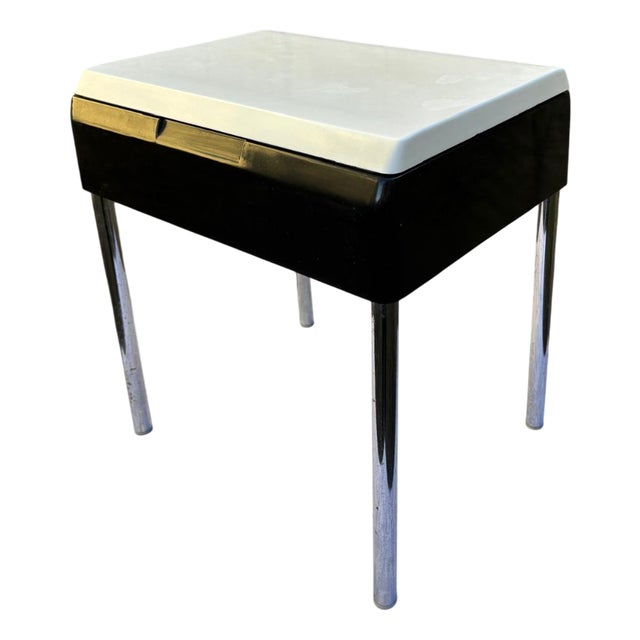 Mod Elba Kidney-Shaped Side Table with Foldable Plastic Top and Chromed Metal Legs For Sale