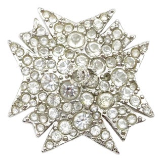 Chanel Silver CC Star Round Crystal Large Brooch For Sale