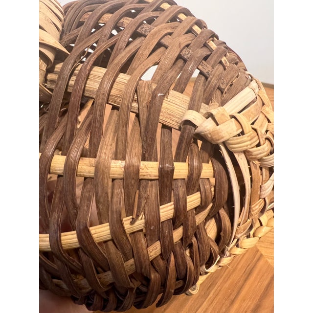 Vintage Handwoven Buttocks Basket With Wrapped Handle – Small Appalachian Basket For Sale - Image 15 of 18