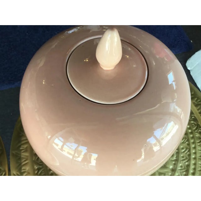 Hollywood Regency Italian Ceramic Ginger Jar in Blush Pink For Sale - Image 3 of 5