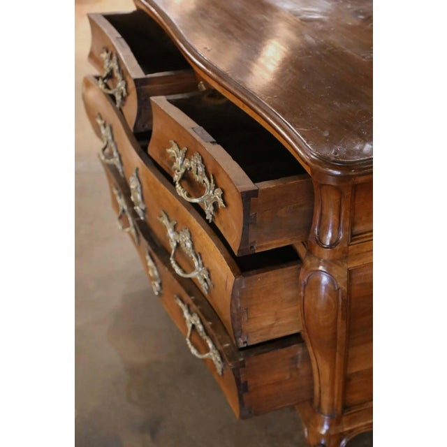 Brown 18th Century French Louis XV Walnut “Commode Tombeau” From Bordeaux For Sale - Image 8 of 10