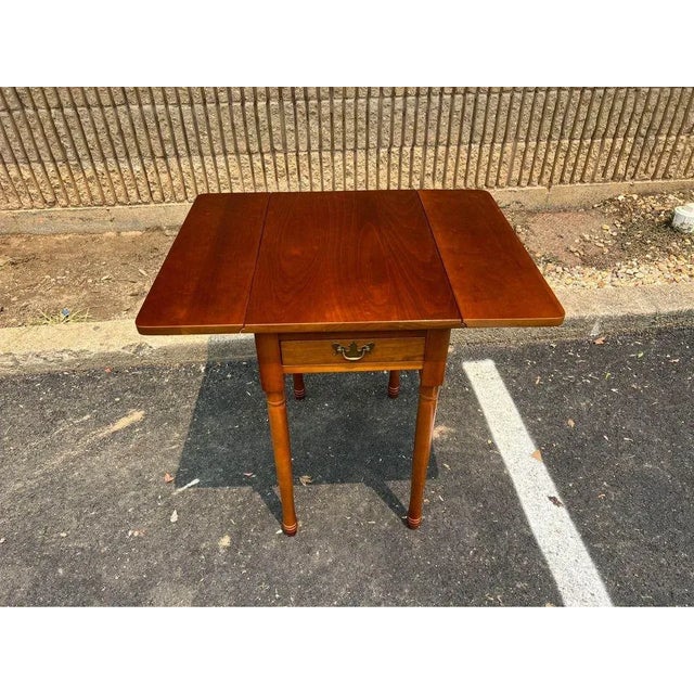 Mid 20th Century Pair of Vintage American Traditional Style Solid Cherry with 1 Drawer Pembroke Drop Leaf Tables For Sale - Image 4 of 11