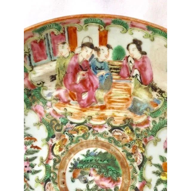 19th Century Chinese Rose Medallion Plate For Sale - Image 4 of 8