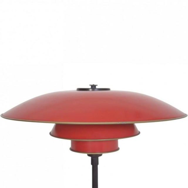 Poul henningsen ph 4/3 floor lamp with a frame of browned brass and shades of red metal. The lamp is from the 1930s and...