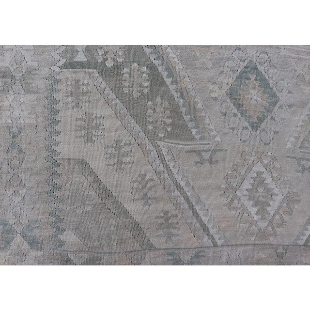 Vintage Hand-Woven Turkish Kilim in Wool With Medallion Sub-Geometric Design For Sale - Image 12 of 14