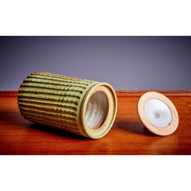Ceramic Ceramic Vessels with Lid and Vase in Green by Tom McMillin, USA, 1960s, Set of 5 For Sale - Image 7 of 18