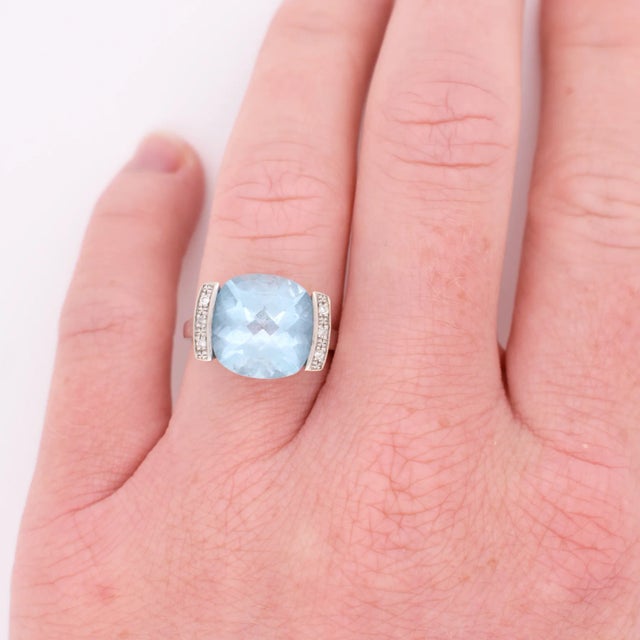 1990s Vintage 18K Gold, Blue Topaz and Diamond Ring, Size 6.75 For Sale - Image 5 of 5
