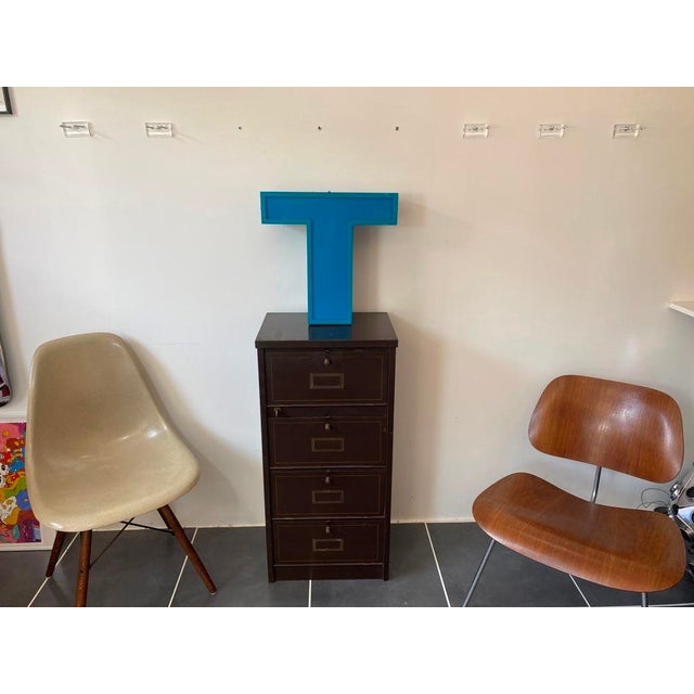 Blue Letter T Sign in Aluminum and Acrylic Glass, 1970s For Sale - Image 8 of 10