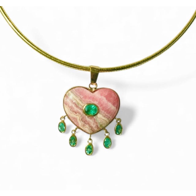 2020s Large Rhodochrosite Heart Pendant With Emeralds & 14k Gold For Sale - Image 5 of 14