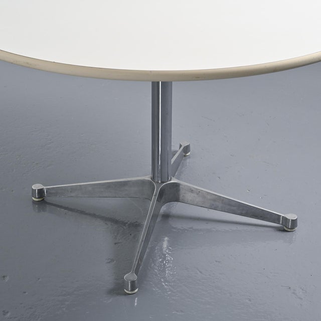 Round Table by Charles and Ray Eames for Herman Miller, 1970 For Sale - Image 3 of 9