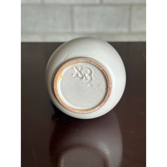 Ceramic 1940s Green Handled Off-White Vase in Earthenware by Christer Heijl for Töreboda For Sale - Image 7 of 7