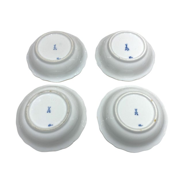 Meissen Porcelain Early 20th Century Meissen "Blue Onion" With Gold Trim Small Bowls - Set of 4 For Sale - Image 4 of 11