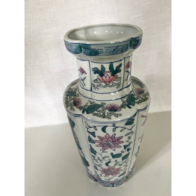 1980s 1980s Chinoiserie Quatrefoil Vase With Lotus & Bird Motif – Glazed Ceramic For Sale - Image 5 of 9