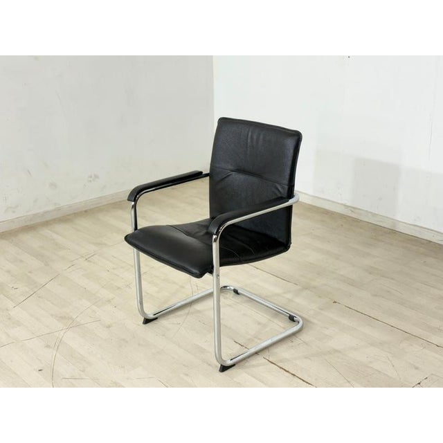Cantilever chair, ideal as a conference, office, or visitor chair. The successful combination of elegant black genuine...