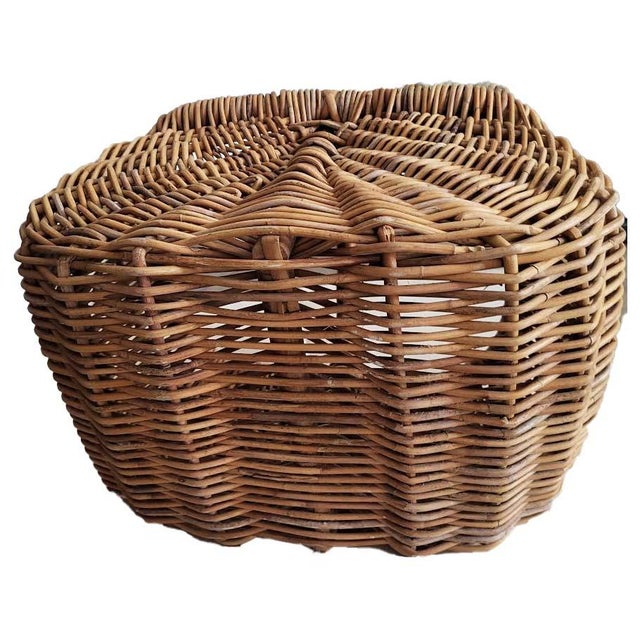 Vintage Wicker Handmade Buttocks Farmer's Harvest Basket With Removable Lid For Sale In Las Vegas - Image 6 of 6