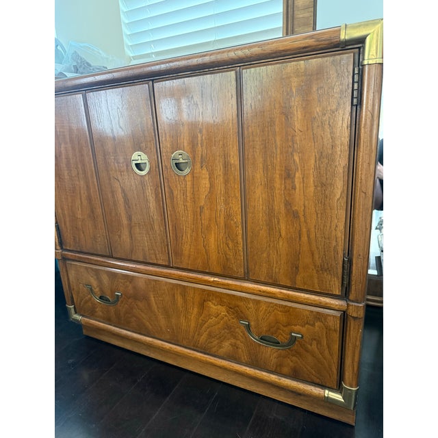 Wood 1970s Vintage Drexel Heritage 'Accolade' Campaign Commode Chest & Matching Mirror Set - 2 Pieces For Sale - Image 7 of 9