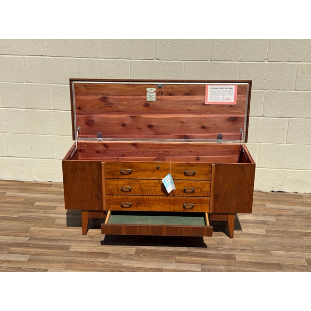 Wood Vintage Mid-Century Modern Lane Cedar Chest | Walnut Blanket Storage Chest, Circa 1960s For Sale - Image 7 of 18