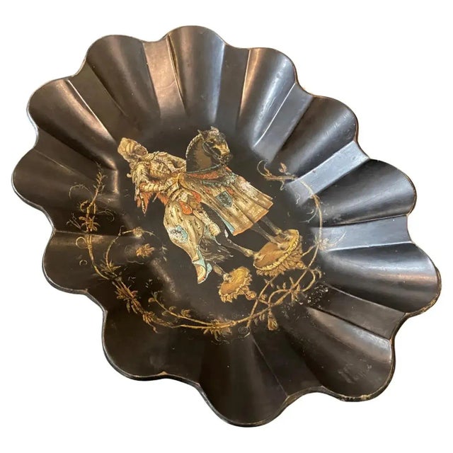 An oval papier machè basket hand-crafted in England in late 19th century, it's decorated in the middle with a cavalier on...