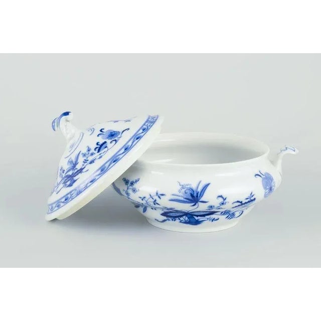 Lidded Porcelain Tureen with Blue Onion Decor, Germany, 1930s-1940s For Sale - Image 3 of 8