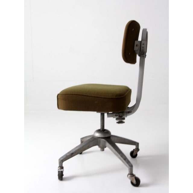 Mid-Century Modern Mid-Century Industrial Swivel Office Chair For Sale - Image 3 of 17