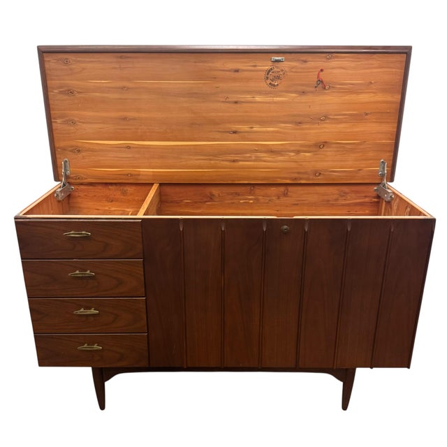 Mid-Century Modern Vintage Mid Century Modern Style Honderich Furniture Walnut & Cedar Lined Trunk / Blanket Chest For Sale - Image 3 of 12