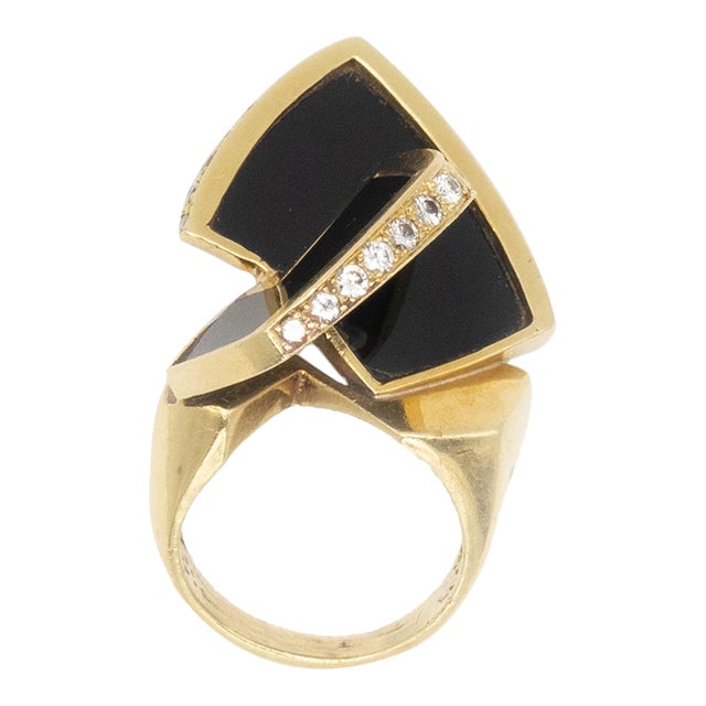 La Triomphe 18k Yellow Gold Diamond Onyx Sculptural Ring C. 1970s, Size 6 For Sale